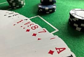 Live Bandar Ceme table on indomaster showing dealer and player seats
